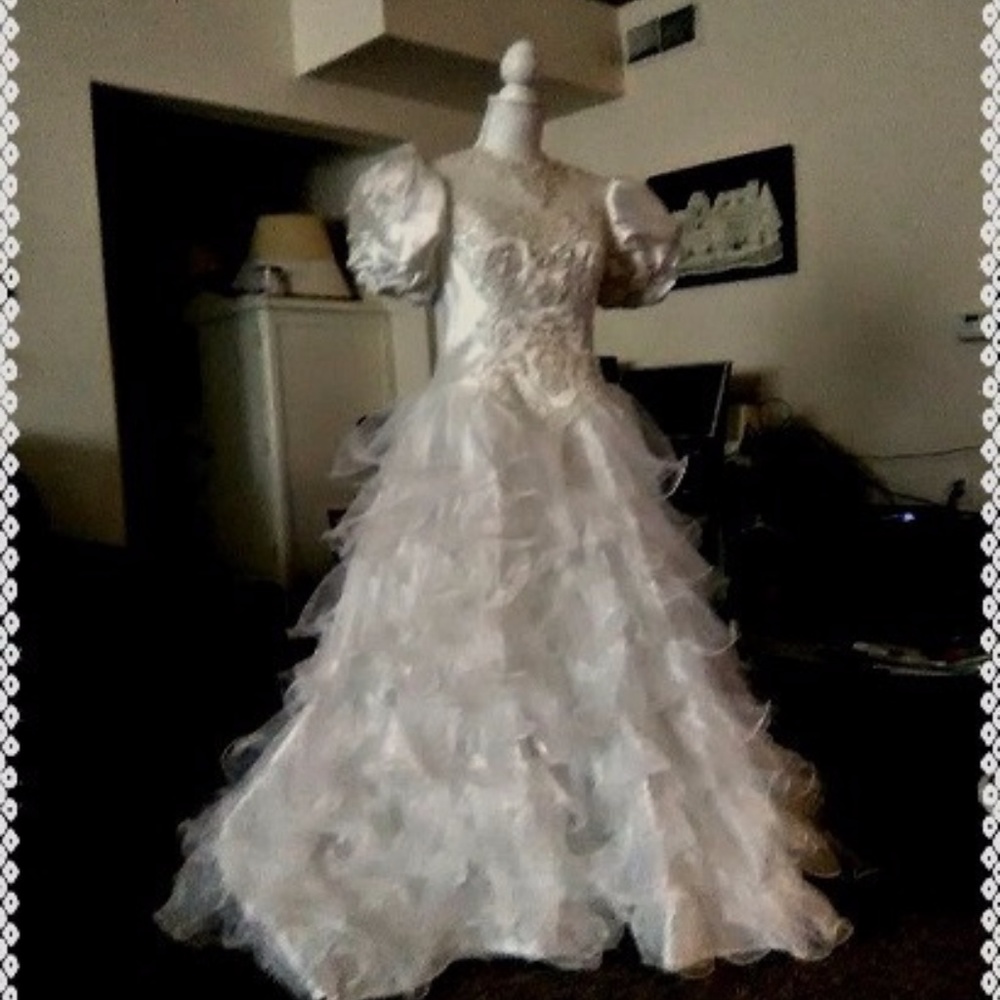 .....WEDDING DRESS .....